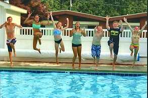 Nader's Motel & Suites