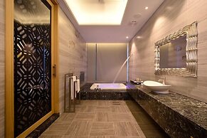 Uher Luxury Resort & Hotel