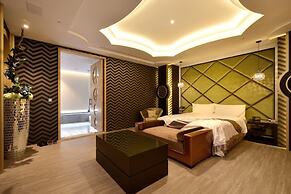 Uher Luxury Resort & Hotel