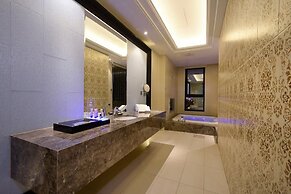 Uher Luxury Resort & Hotel