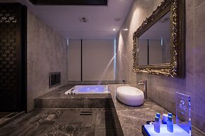 Uher Luxury Resort & Hotel