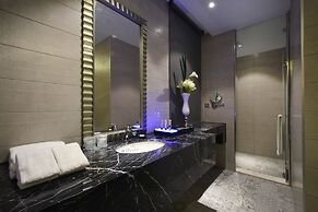 Uher Luxury Resort & Hotel