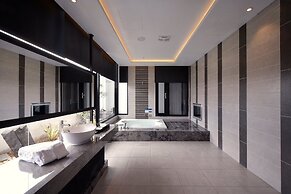 Uher Luxury Resort & Hotel