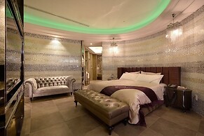 Uher Luxury Resort & Hotel