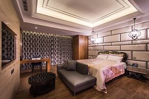 Uher Luxury Resort & Hotel