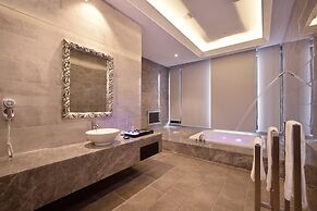 Uher Luxury Resort & Hotel