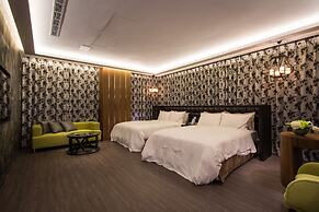 Uher Luxury Resort & Hotel