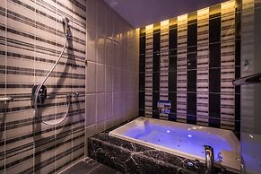 Uher Luxury Resort & Hotel