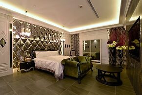 Uher Luxury Resort & Hotel