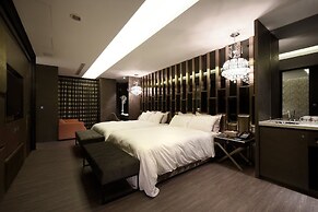 Uher Luxury Resort & Hotel