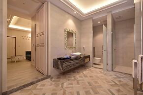 Uher Luxury Resort & Hotel