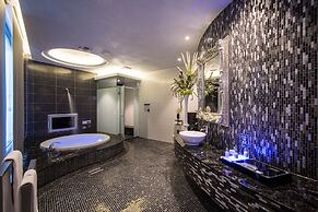 Uher Luxury Resort & Hotel