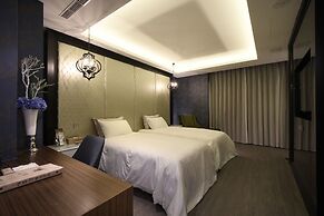 Uher Luxury Resort & Hotel