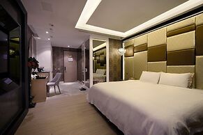 Uher Luxury Resort & Hotel