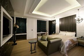 Uher Luxury Resort & Hotel