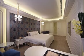 Uher Luxury Resort & Hotel