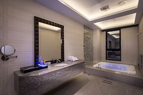 Uher Luxury Resort & Hotel