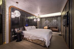 Uher Luxury Resort & Hotel