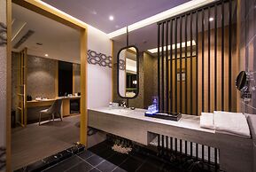 Uher Luxury Resort & Hotel