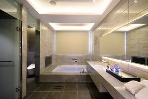 Uher Luxury Resort & Hotel