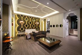 Uher Luxury Resort & Hotel