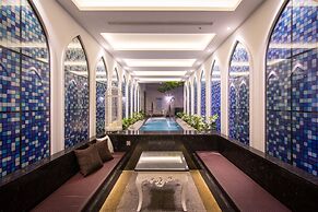 Uher Luxury Resort & Hotel