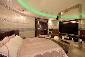 Uher Luxury Resort & Hotel