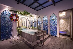 Uher Luxury Resort & Hotel