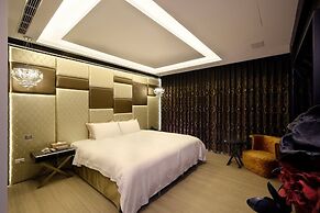 Uher Luxury Resort & Hotel