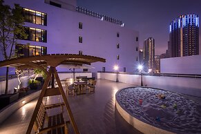 Uher Luxury Resort & Hotel