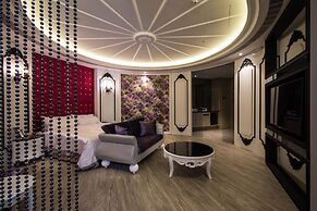 Uher Luxury Resort & Hotel