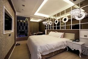 Uher Luxury Resort & Hotel