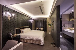 Uher Luxury Resort & Hotel