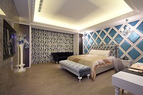 Uher Luxury Resort & Hotel