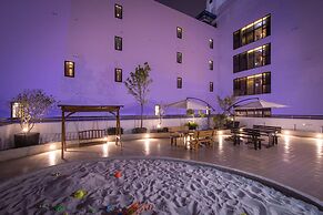 Uher Luxury Resort & Hotel