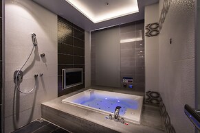 Uher Luxury Resort & Hotel