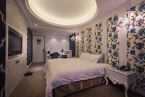 Uher Luxury Resort & Hotel