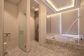 Uher Luxury Resort & Hotel