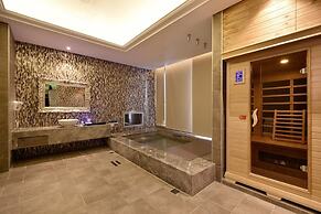 Uher Luxury Resort & Hotel