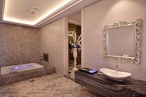 Uher Luxury Resort & Hotel