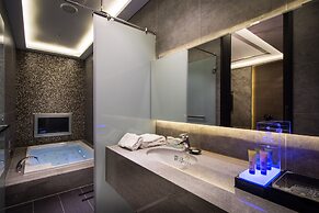 Uher Luxury Resort & Hotel