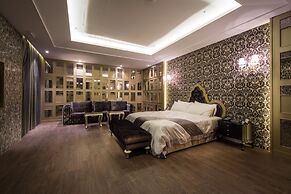 Uher Luxury Resort & Hotel