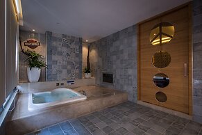 Uher Luxury Resort & Hotel