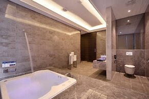 Uher Luxury Resort & Hotel