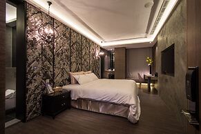 Uher Luxury Resort & Hotel