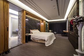 Uher Luxury Resort & Hotel