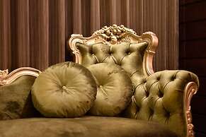 Uher Luxury Resort & Hotel