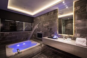 Uher Luxury Resort & Hotel