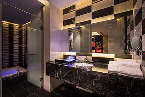 Uher Luxury Resort & Hotel