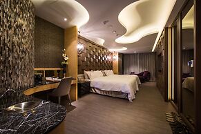 Uher Luxury Resort & Hotel